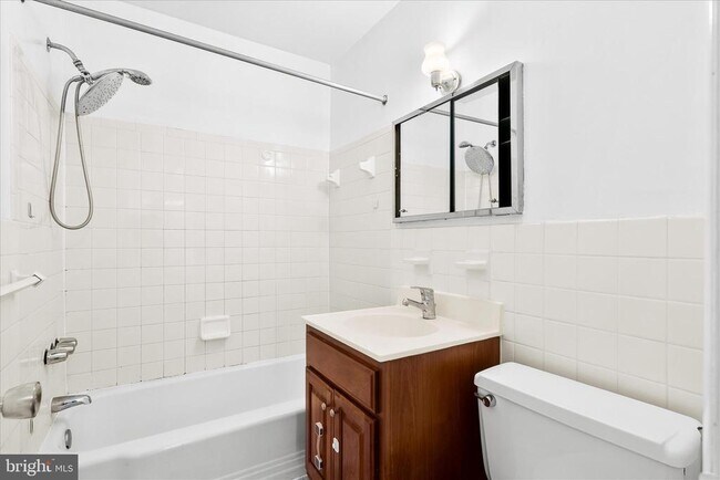 Building Photo - 10631 Weymouth St