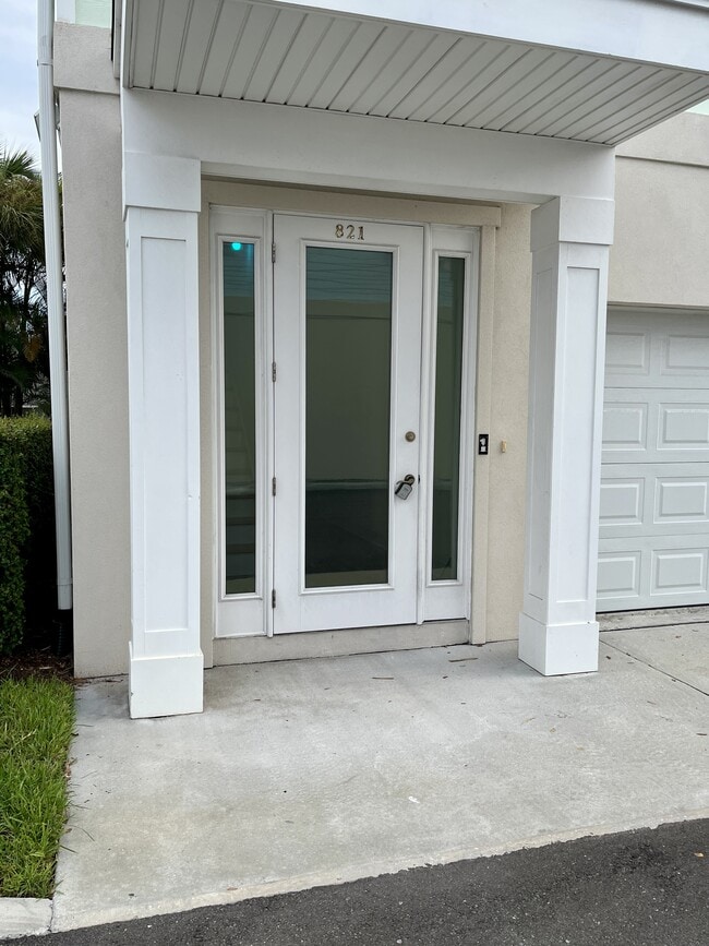 Building Photo - 821 Oak Bend Ln