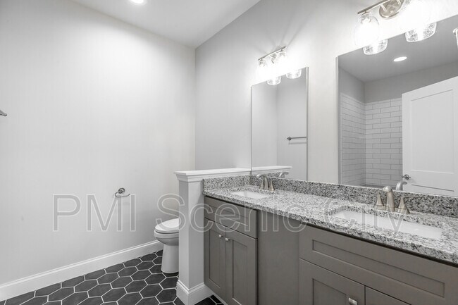 Building Photo - 1904 Cypress Ln