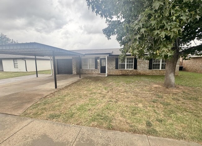 Building Photo - 4318 Hillsboro