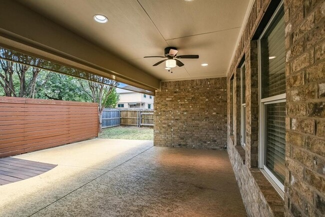 Building Photo - 401 King Eider Ln