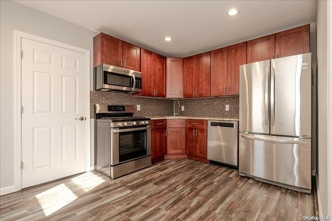 Building Photo - 311 E Market St