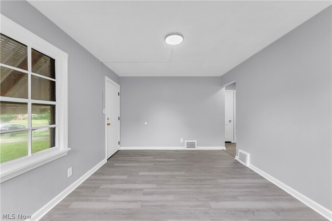 Building Photo - 735 E 256th St