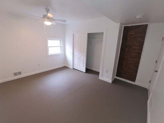 Building Photo - GORGEOUS, large 3 bedroom stand alone hous...