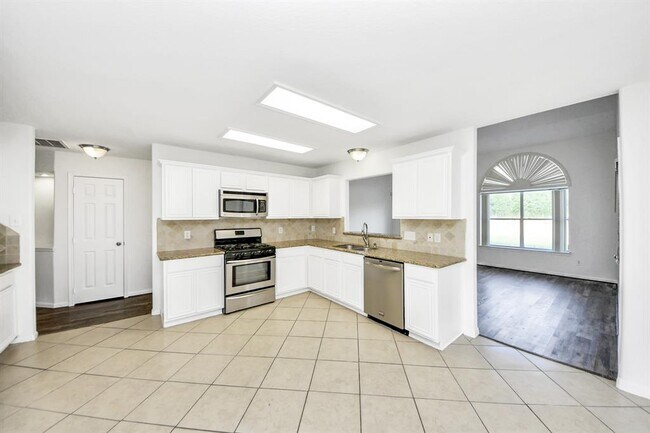 Building Photo - 32310 Archer Park