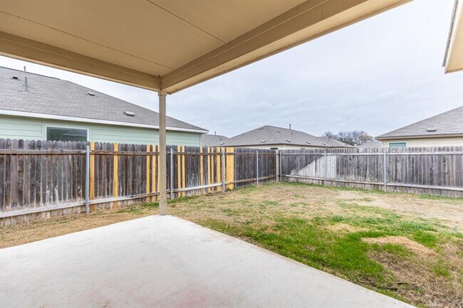 Building Photo - 175 Silver Springs Bend