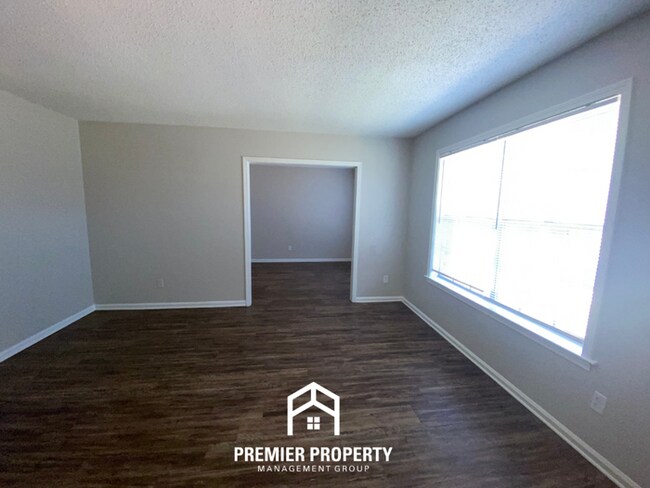 Building Photo - 3999 Hanna Dr