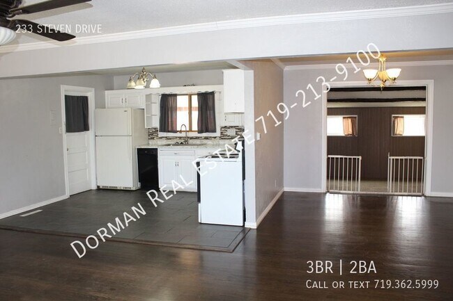 Building Photo - 3 bedroom, 2 bath open concept
