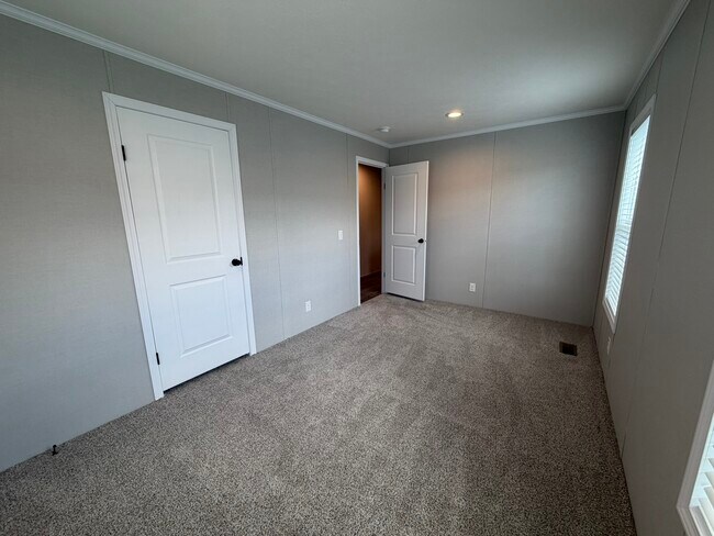 Building Photo - 2153 Pacific Dr