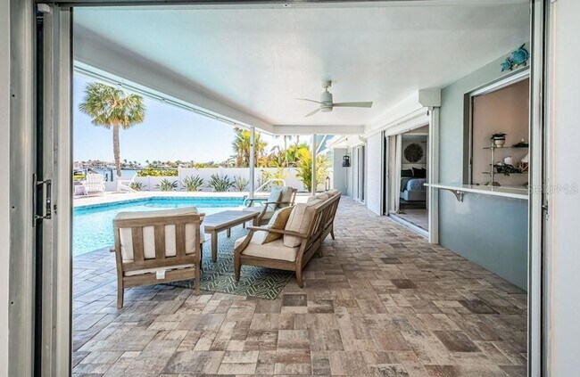 Building Photo - 2180 Dolphin Blvd S