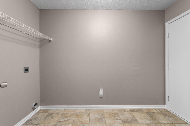 Building Photo - 1311 Wenatchee Dr