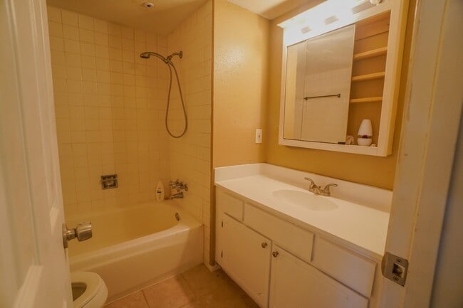 Building Photo - 5005 Georgi Ln