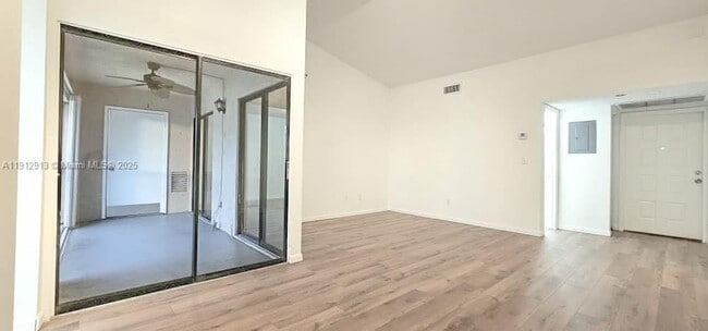 Building Photo - 1080 N Franklin Ave