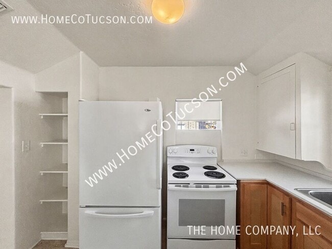 Building Photo - 713 N Erin Ave