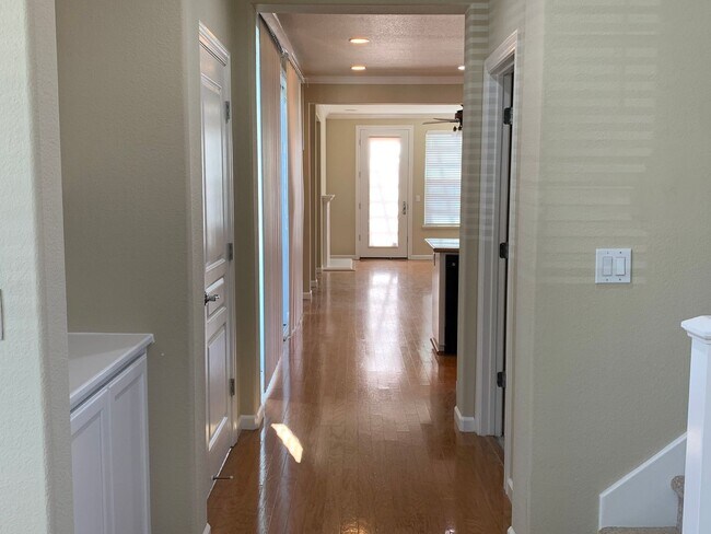 Building Photo - Stunning 4 bed/2.5 bath home in San Ramon