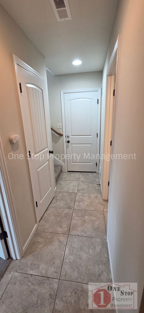 Building Photo - Beautiful 4 bedroom, 3 bathroom home in Raymore!
