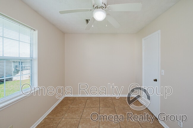 Building Photo - 821 Willow Pointe