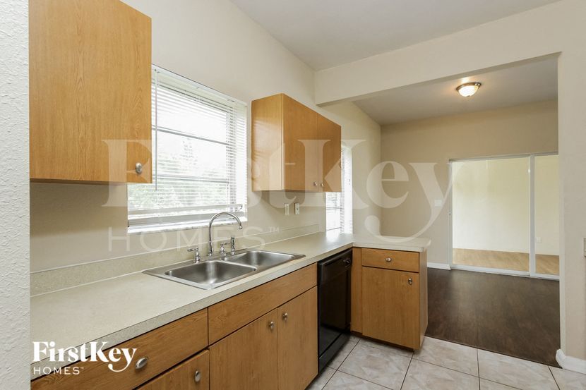 Building Photo - 22363 Catherine Ave