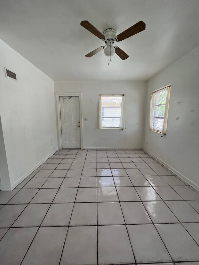 Building Photo - Beautiful 1 Bedroom Apartment for Rent!