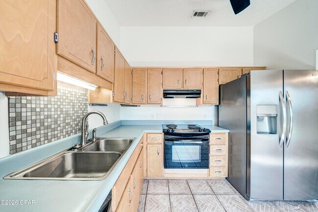 Building Photo - 307 Fan Palm Pl