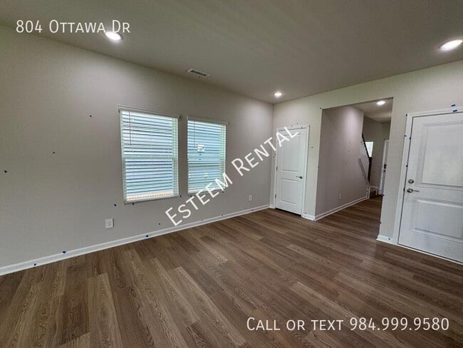 Building Photo - 804 Ottawa Dr