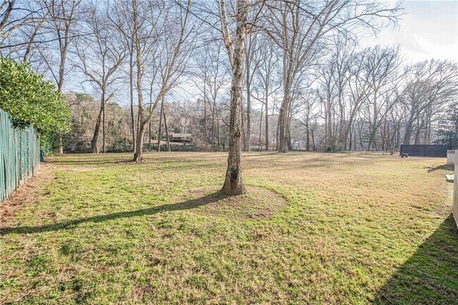 Building Photo - 4562 Columns Dr SE