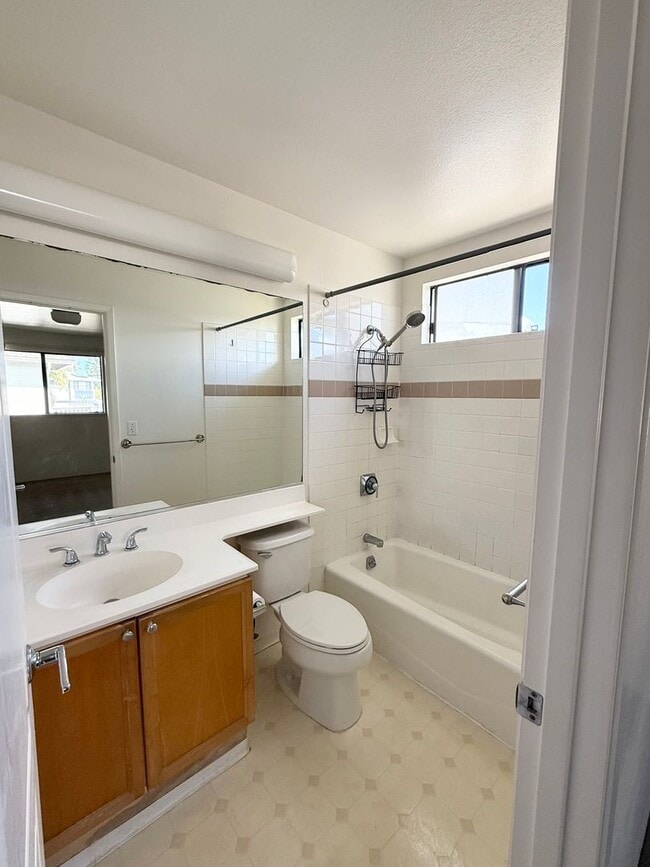 Building Photo - Mililani Mauka - Island Bungalows 3 bedroom 2.5 bath w/enclosed garage single family house