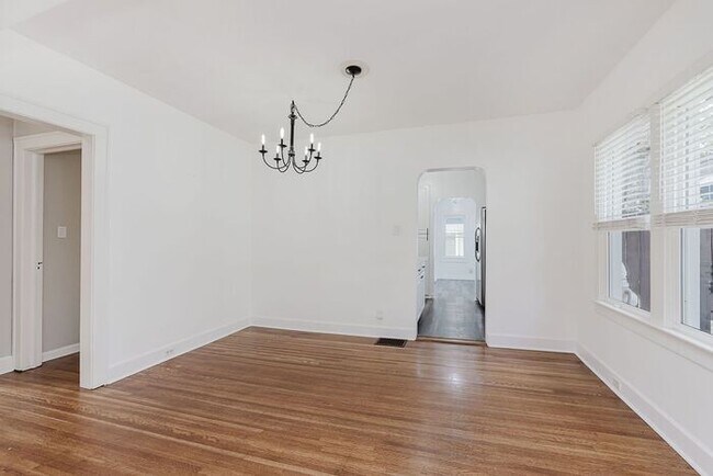 Building Photo - Charming, Fully Updated Broad Ripple Gem!