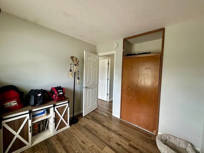 Building Photo - 2416 Towne House Dr NE