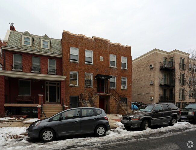 Building Photo - 226 C St NE