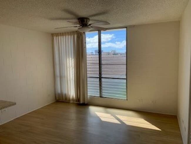 Building Photo - Makiki Apartment - 2 bedroom, 1 bath with ...