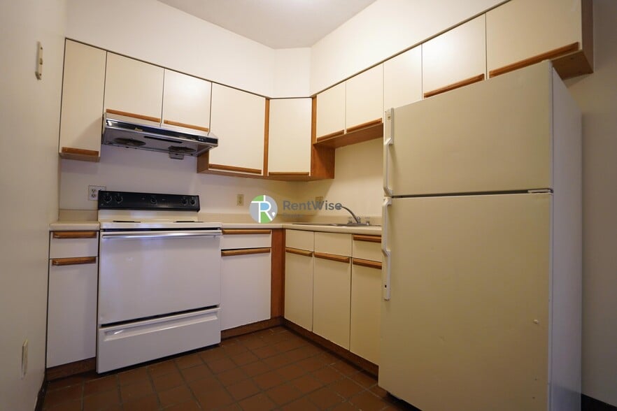 Building Photo - 81 Essex St