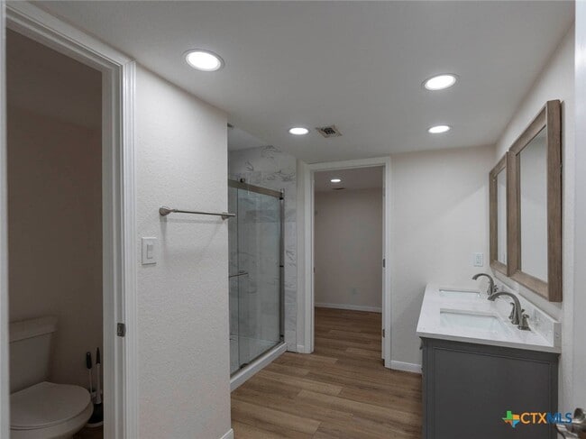 Building Photo - 268 White Oak Dr