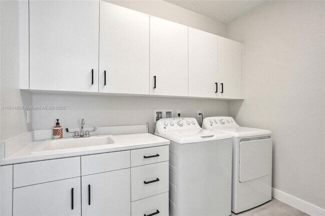 Building Photo - 10795 Oceano Wy