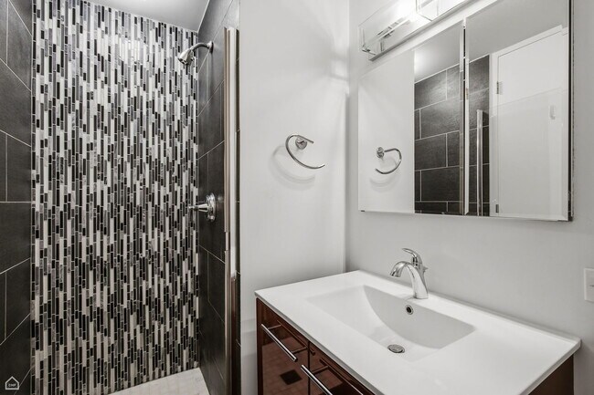 Building Photo - 330 W Diversey Pkwy