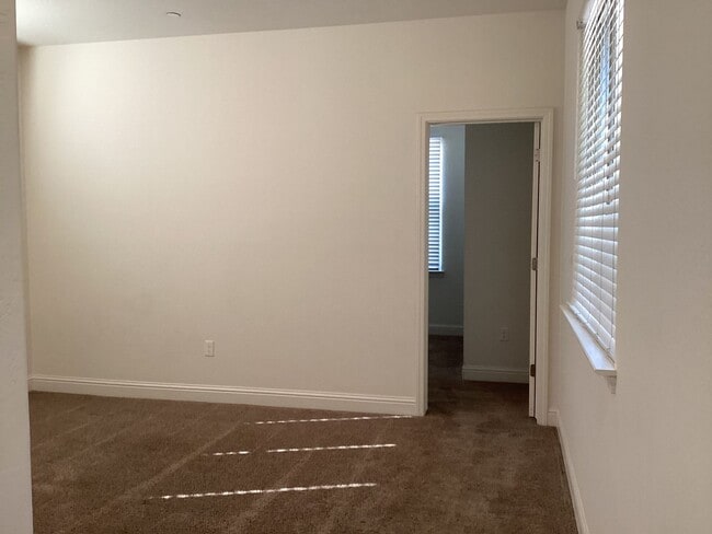 Building Photo - 814 S Bliss Ave