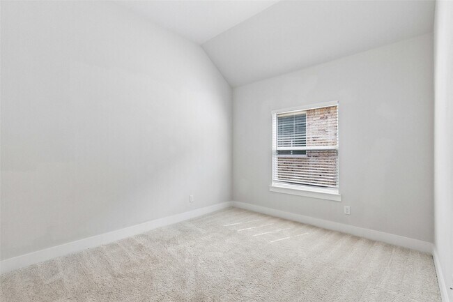 Building Photo - 6145 Tahoe Winds Dr