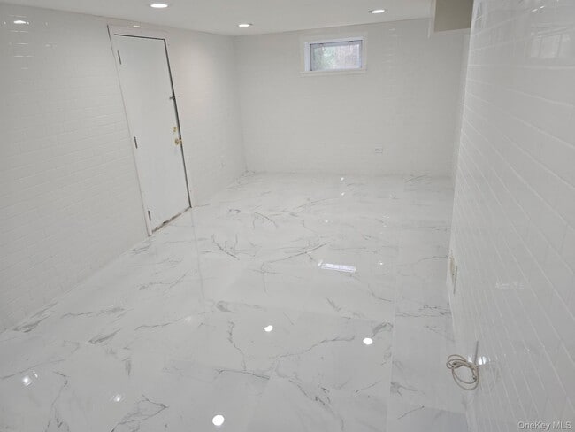 Building Photo - 155 White Rd