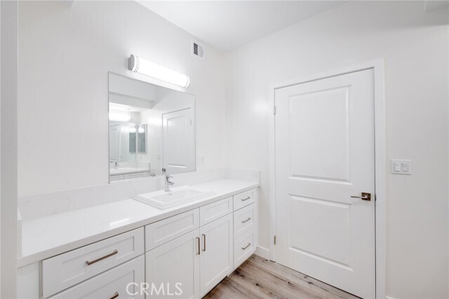 Building Photo - 14526 Hartland St