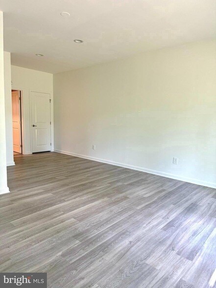 Building Photo - 139 Streamview Drive