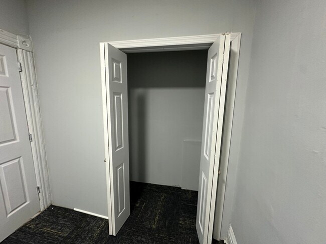 Building Photo - 15 Pennington St