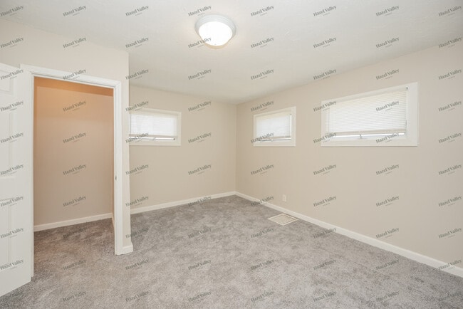 Building Photo - 1569 Longwood Rd