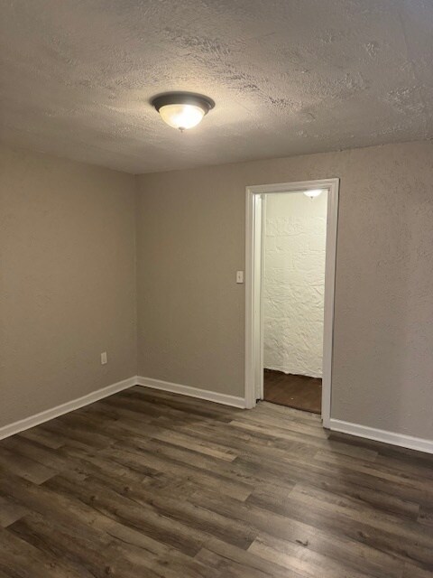 Building Photo - Spacious 2BR/1BA in Hendersonville! Completely renovated!