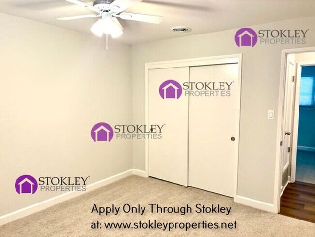 Building Photo - 1875 Queens Rd