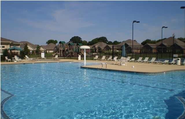 Building Photo - 412 Promenade Dr SW