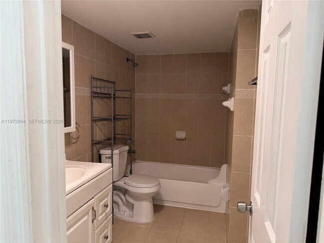 Building Photo - 10000 NW 80th Ct