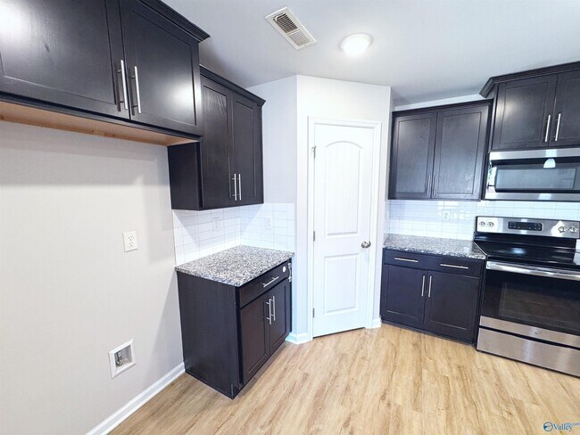 Building Photo - 121 Daymark Dr