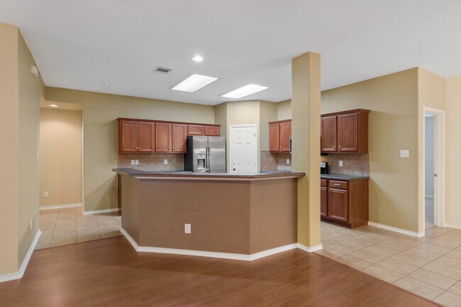 Building Photo - 10711 Buck Park