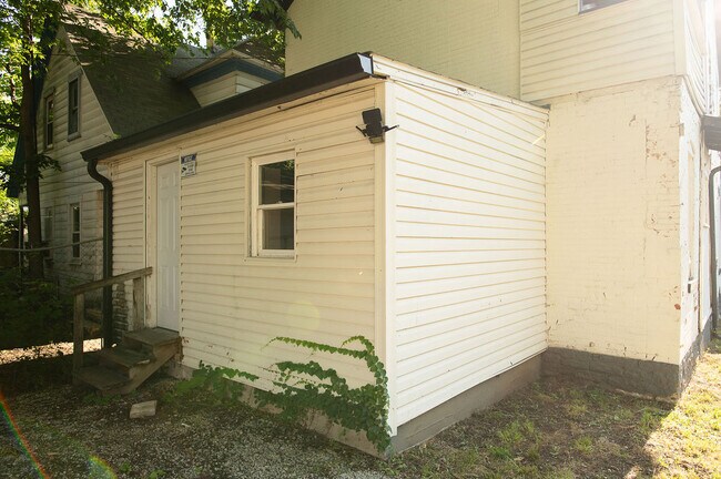 Building Photo - 415 Brightwood Ave