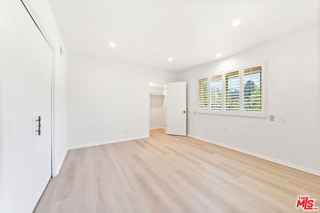 Building Photo - 8900 Alto Cedro Dr